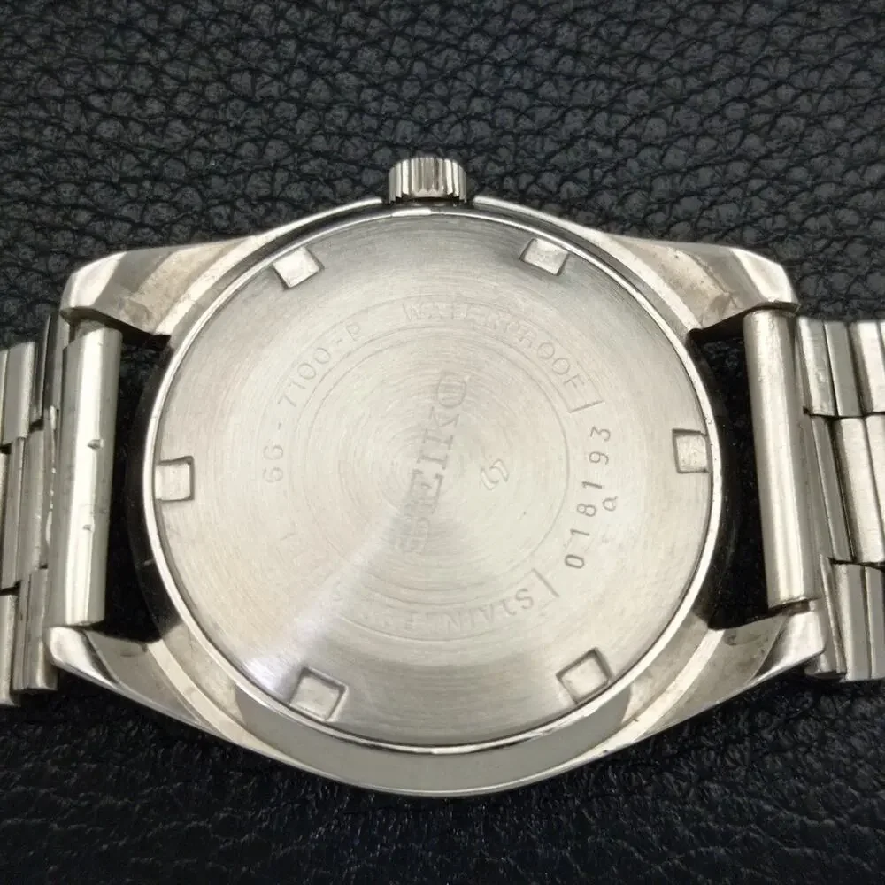 Vintage 1974 Seiko Automatic Mens Silver Watch W/daydate & Patina accents